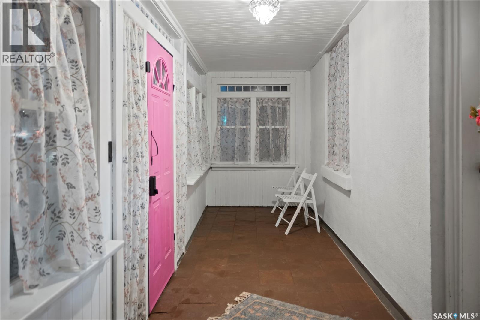 1124 Victoria Avenue, Regina, Saskatchewan  S4P 0N7 - Photo 2 - SK025773