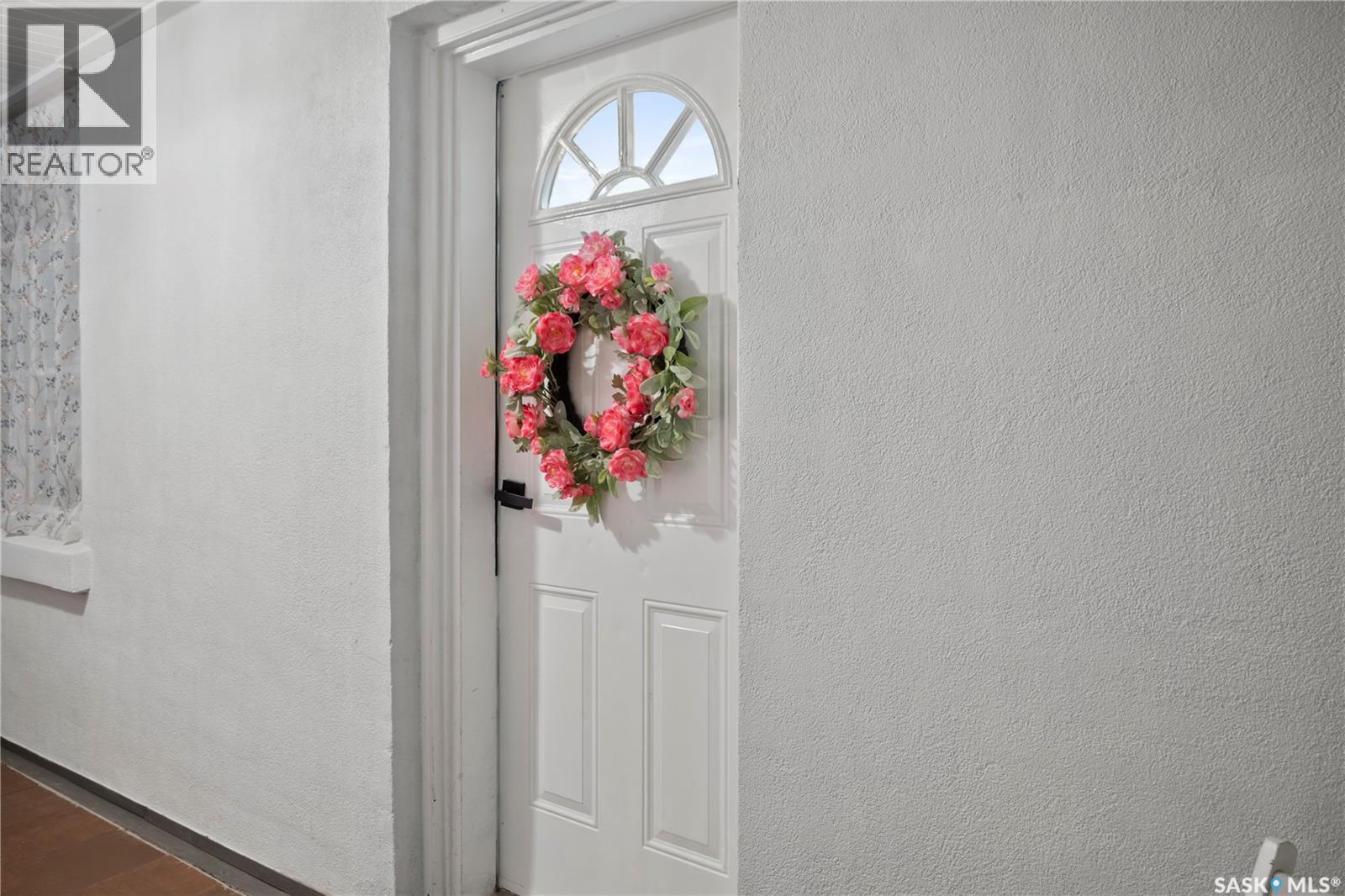 1124 Victoria Avenue, Regina, Saskatchewan  S4P 0N7 - Photo 3 - SK025773