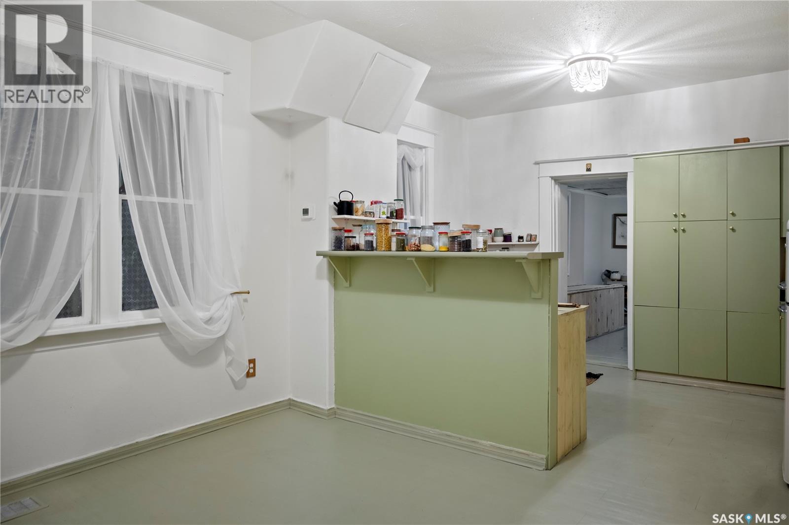 1124 Victoria Avenue, Regina, Saskatchewan  S4P 0N7 - Photo 9 - SK025773