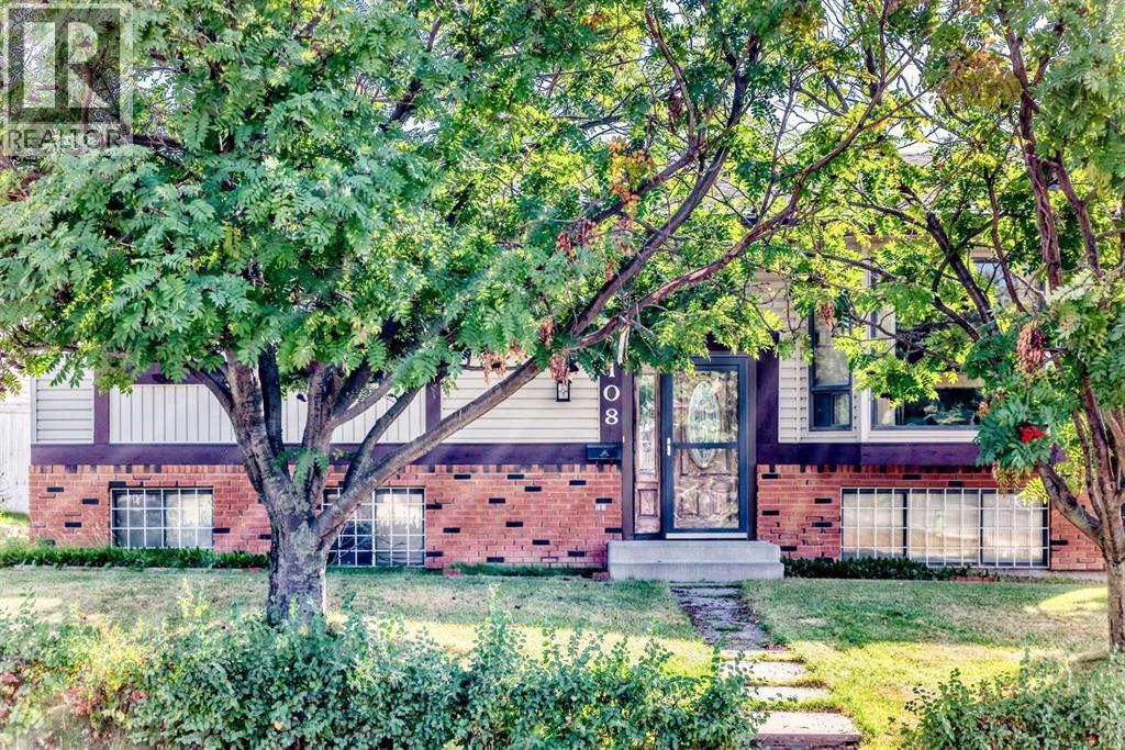 108 Jensen Place Ne, Airdrie, Alberta  T4B 1P2 - Photo 2 - A2258501