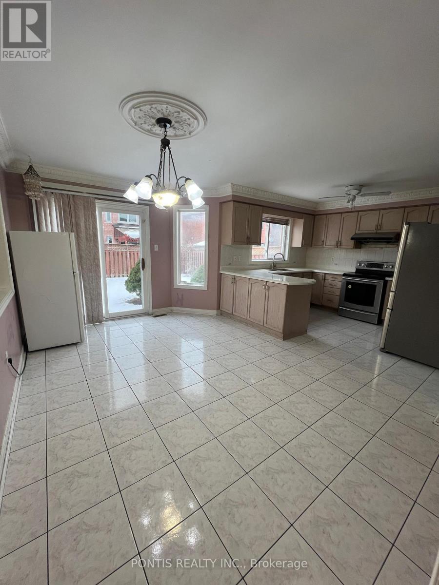 32 Mapleview Avenue, Brampton, Ontario  L6R 1M2 - Photo 10 - W12520866