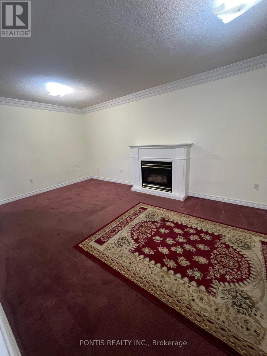 32 Mapleview Avenue, Brampton, Ontario  L6R 1M2 - Photo 7 - W12520866