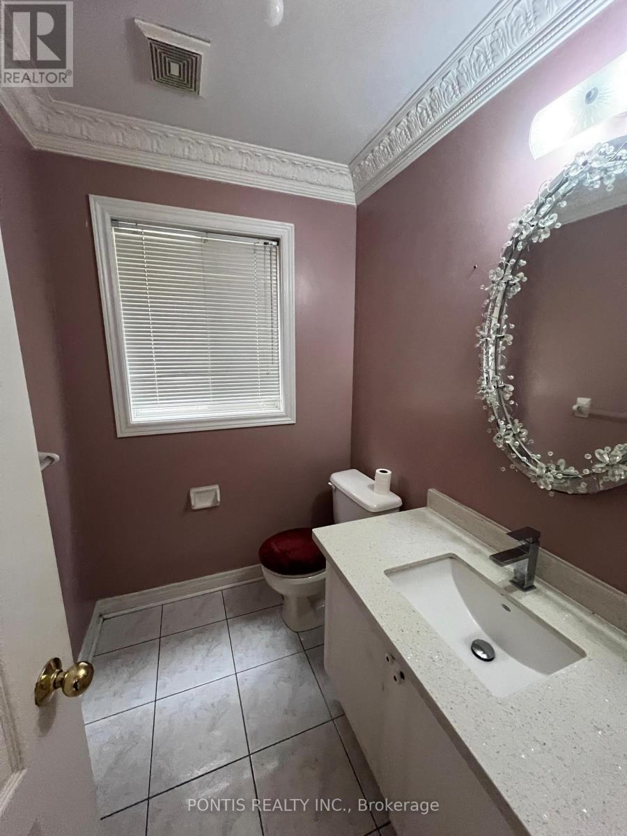 32 Mapleview Avenue, Brampton, Ontario  L6R 1M2 - Photo 12 - W12520866