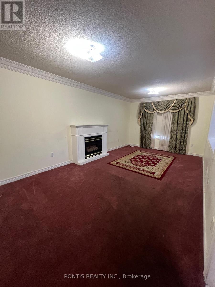 32 Mapleview Avenue, Brampton, Ontario  L6R 1M2 - Photo 8 - W12520866