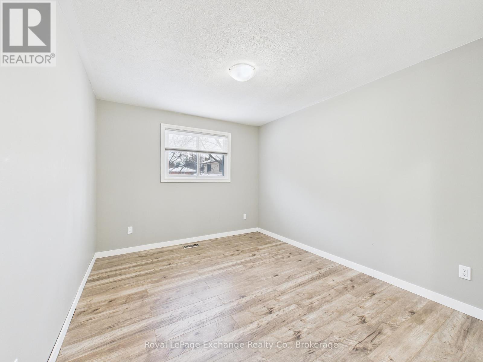 287 Kingsway Street, Kincardine, Ontario  N2Z 1G3 - Photo 12 - X12642110