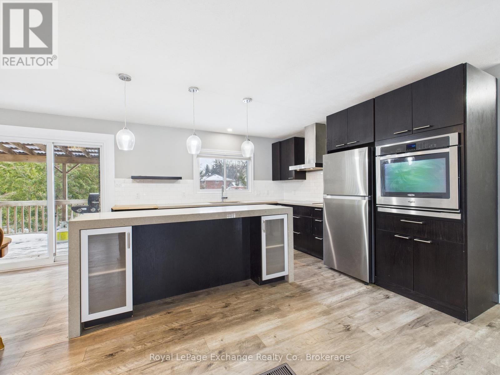 287 Kingsway Street, Kincardine, Ontario  N2Z 1G3 - Photo 5 - X12642110