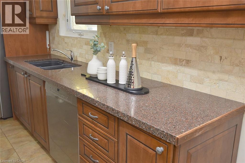 405 Erindale Drive, Burlington, Ontario  L7L 4T3 - Photo 12 - 40777635