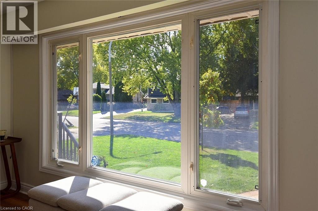 405 Erindale Drive, Burlington, Ontario  L7L 4T3 - Photo 8 - 40777635