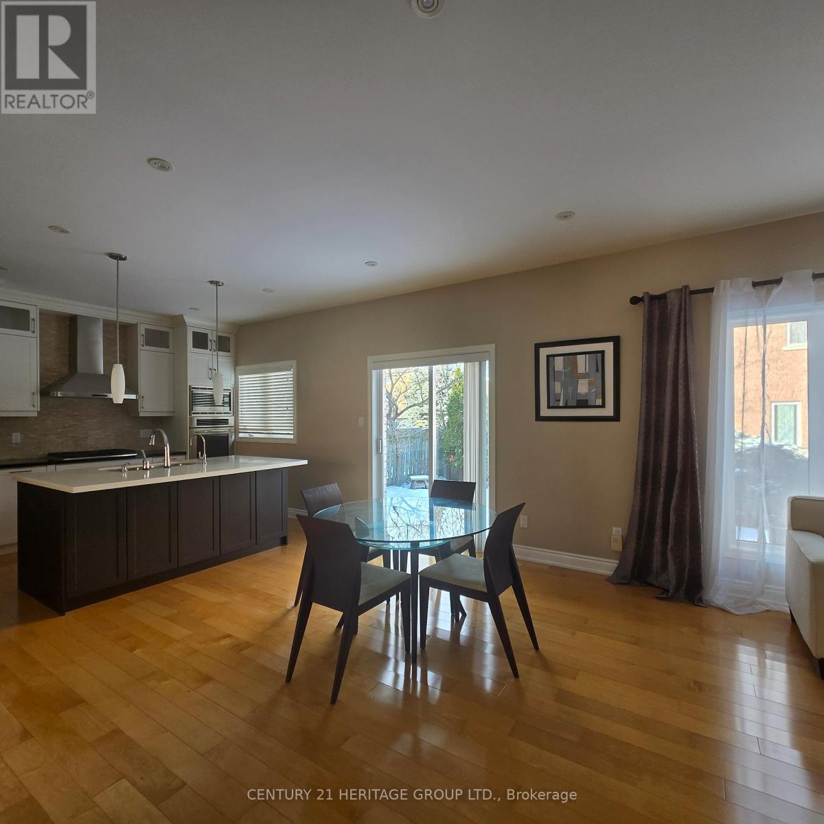 54 Farnham Drive, Richmond Hill, Ontario  L4B 4E7 - Photo 11 - N12641922