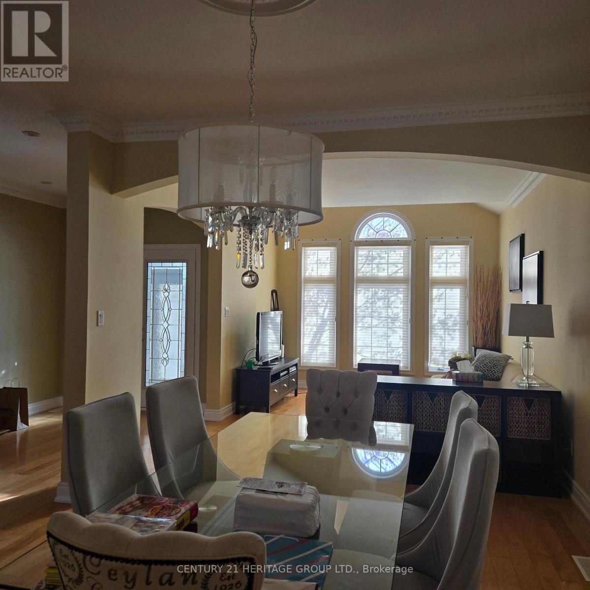 54 Farnham Drive, Richmond Hill, Ontario  L4B 4E7 - Photo 2 - N12641922