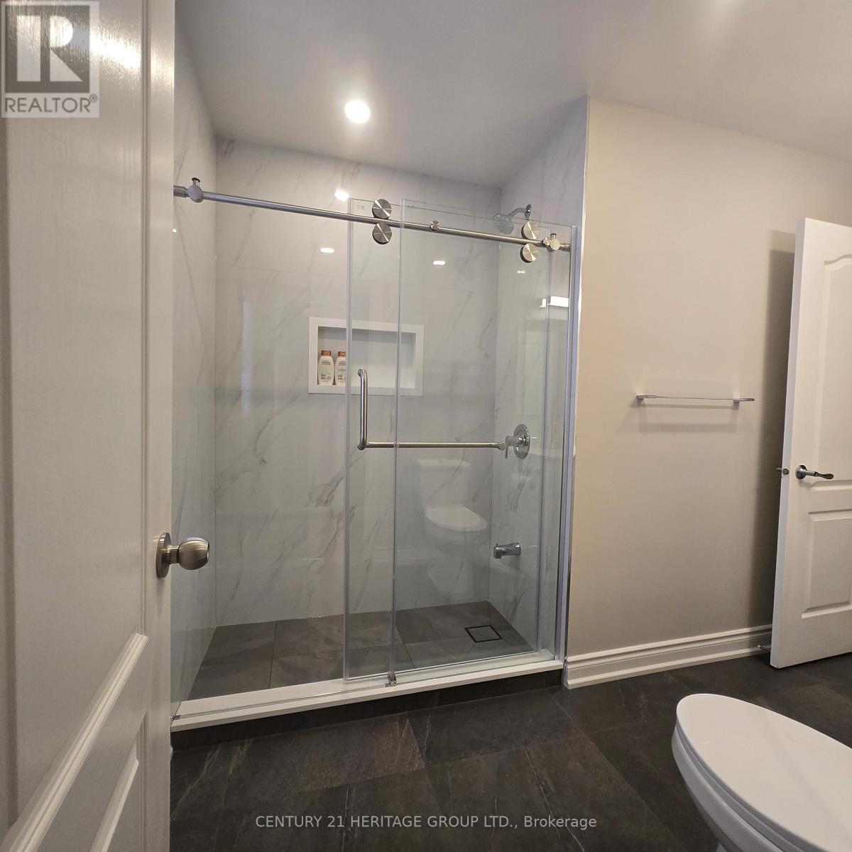 54 Farnham Drive, Richmond Hill, Ontario  L4B 4E7 - Photo 24 - N12641922