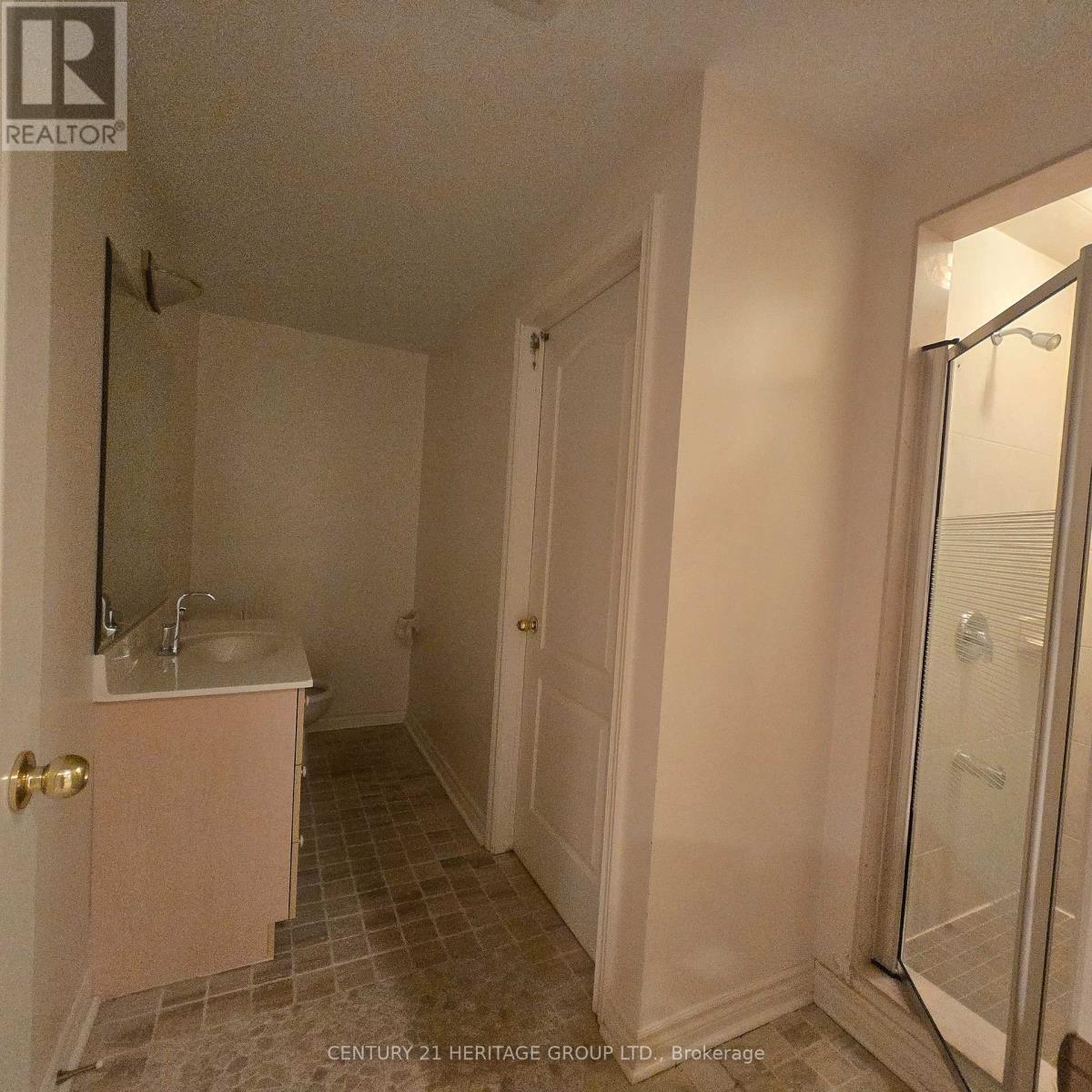 54 Farnham Drive, Richmond Hill, Ontario  L4B 4E7 - Photo 33 - N12641922