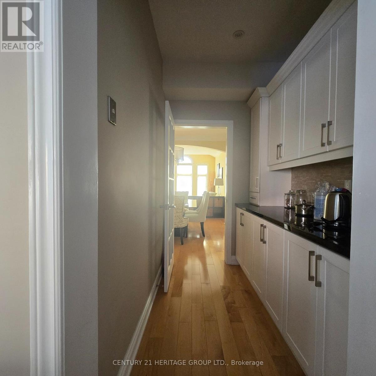 54 Farnham Drive, Richmond Hill, Ontario  L4B 4E7 - Photo 7 - N12641922