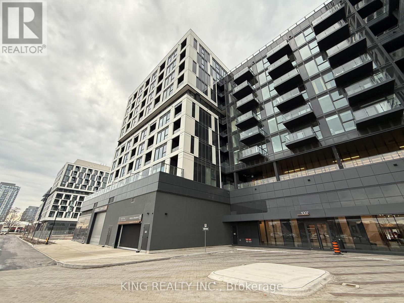 824 - 1007 The Queensway, Toronto, Ontario  M8Z 0H4 - Photo 3 - W12642112