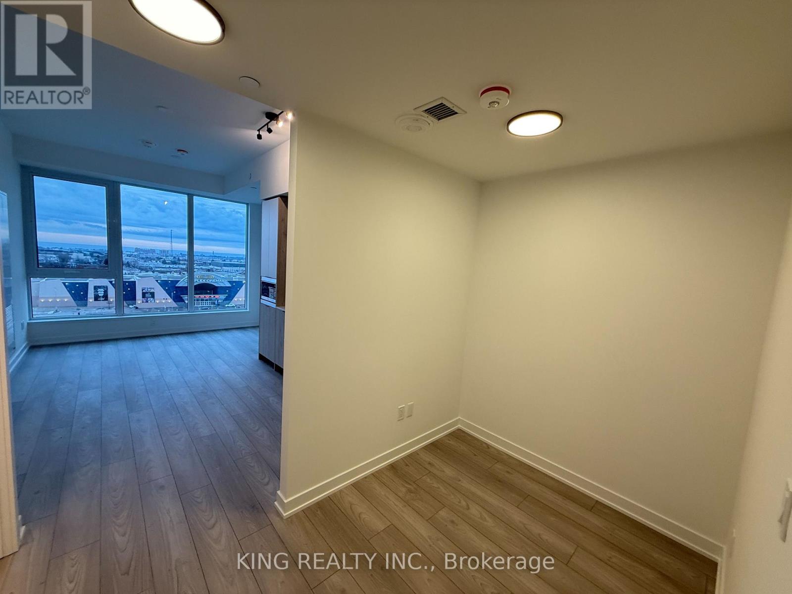 824 - 1007 The Queensway, Toronto, Ontario  M8Z 0H4 - Photo 8 - W12642112