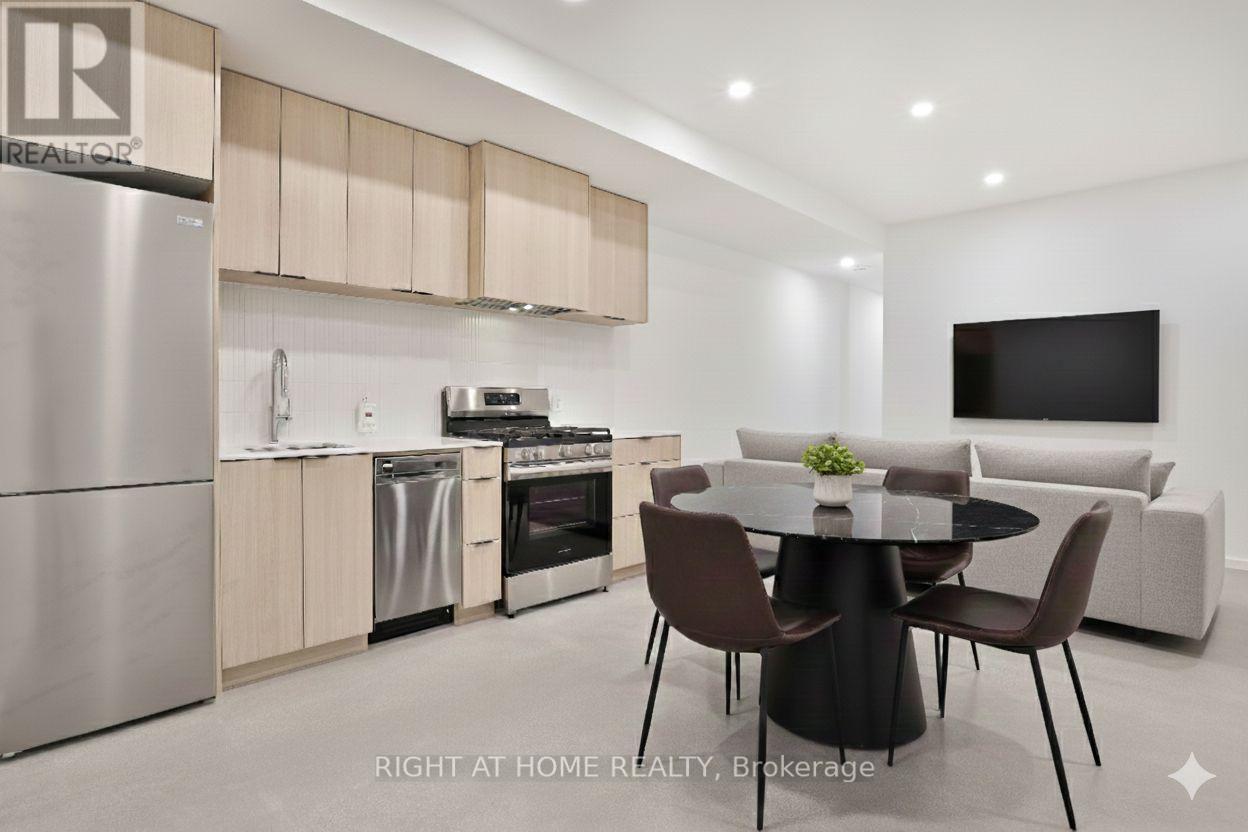 4 - 28 SALEM AVENUE, Toronto, Ontario