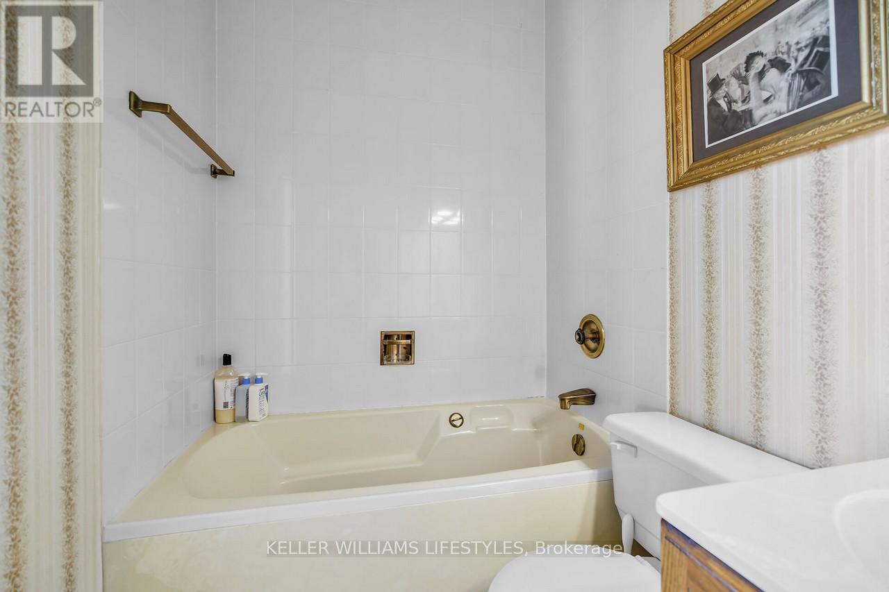 604 - 549 Ridout Street N, London East, Ontario  N6A 5N5 - Photo 13 - X12642130