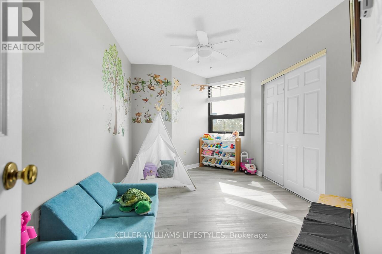 604 - 549 Ridout Street N, London East, Ontario  N6A 5N5 - Photo 14 - X12642130