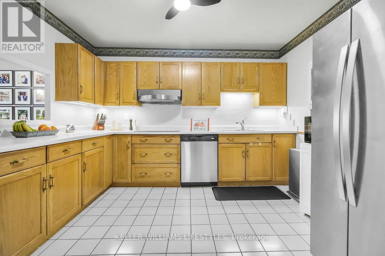 604 - 549 Ridout Street N, London East, Ontario  N6A 5N5 - Photo 4 - X12642130