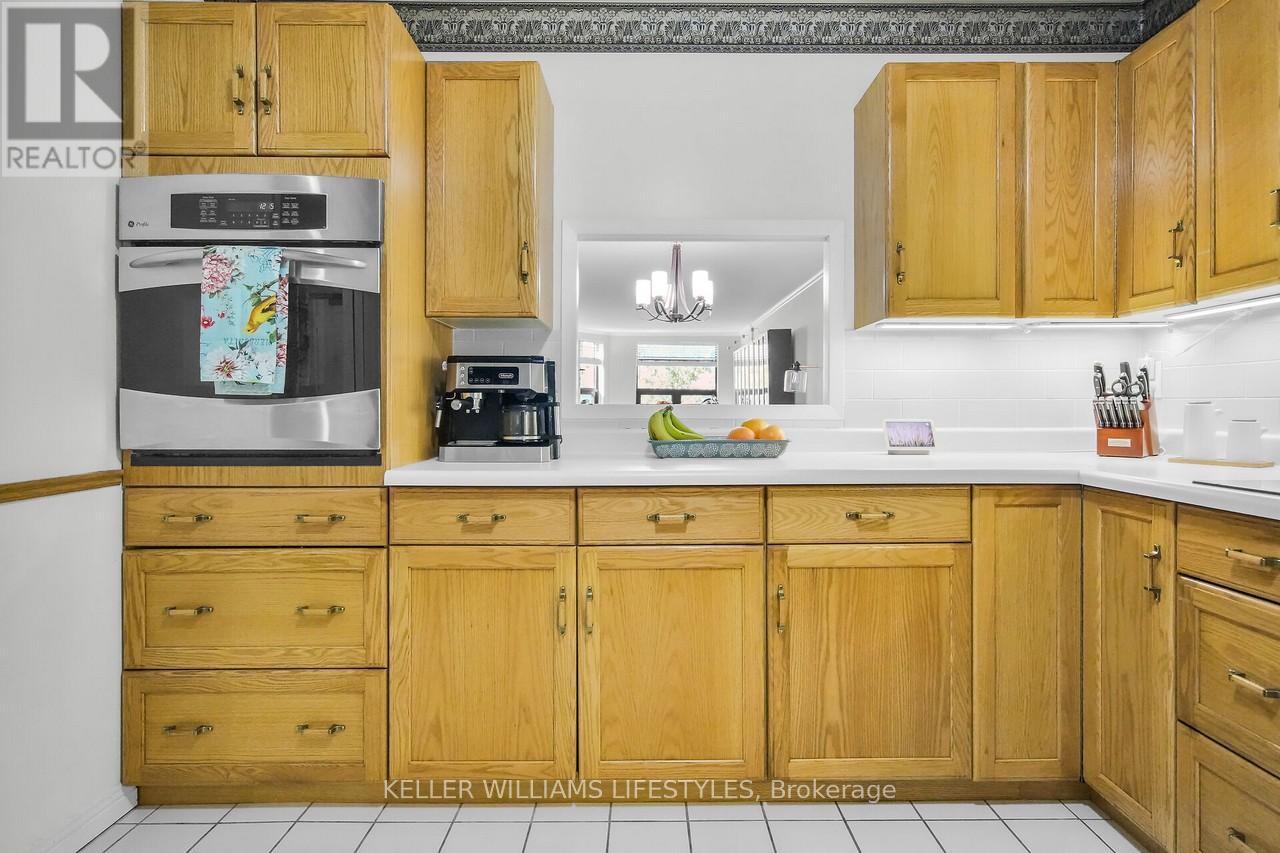 604 - 549 Ridout Street N, London East, Ontario  N6A 5N5 - Photo 6 - X12642130