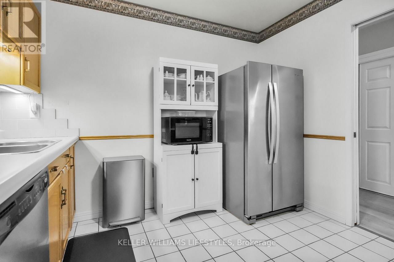 604 - 549 Ridout Street N, London East, Ontario  N6A 5N5 - Photo 7 - X12642130