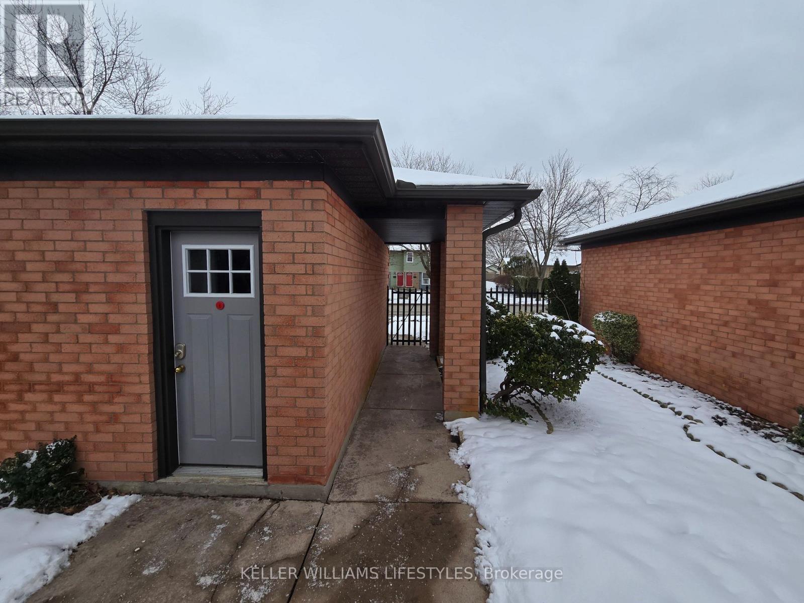 33 - 65 Fiddlers Green Road, London North, Ontario  N6H 4V5 - Photo 3 - X12642134