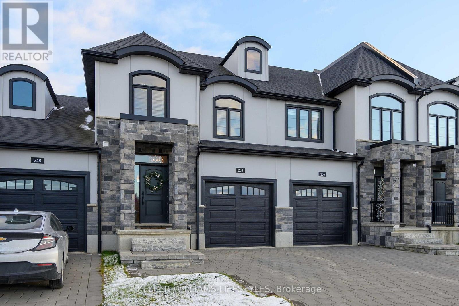 252 Doan Drive, Middlesex Centre, Ontario  N0L 1R0 - Photo 2 - X12642140