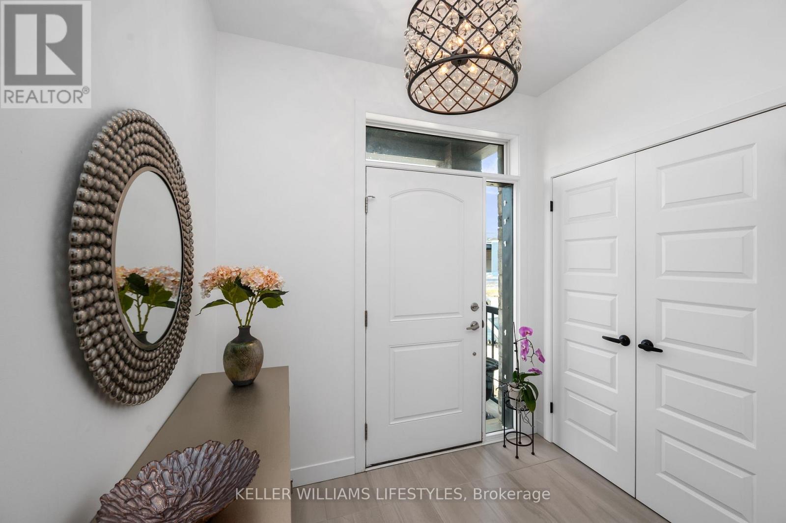 252 Doan Drive, Middlesex Centre, Ontario  N0L 1R0 - Photo 3 - X12642140