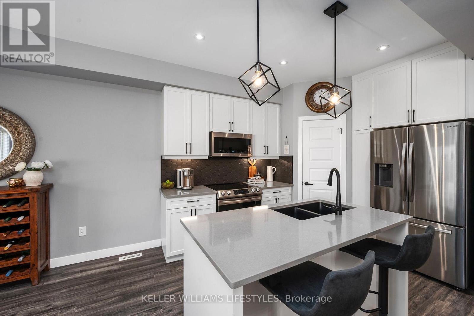 252 Doan Drive, Middlesex Centre, Ontario  N0L 1R0 - Photo 5 - X12642140