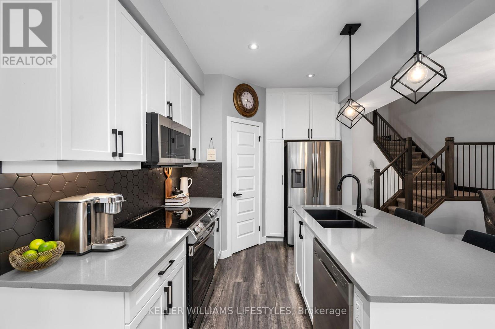 252 Doan Drive, Middlesex Centre, Ontario  N0L 1R0 - Photo 6 - X12642140