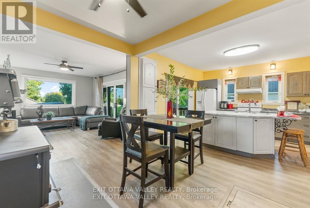 44 Lacroix Bay Road, Whitewater Region, Ontario  K0J 2L0 - Photo 16 - X12642120