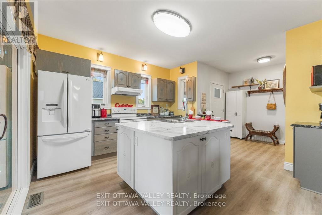 44 Lacroix Bay Road, Whitewater Region, Ontario  K0J 2L0 - Photo 19 - X12642120