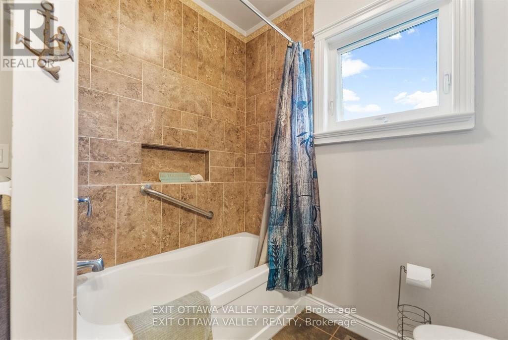 44 Lacroix Bay Road, Whitewater Region, Ontario  K0J 2L0 - Photo 25 - X12642120