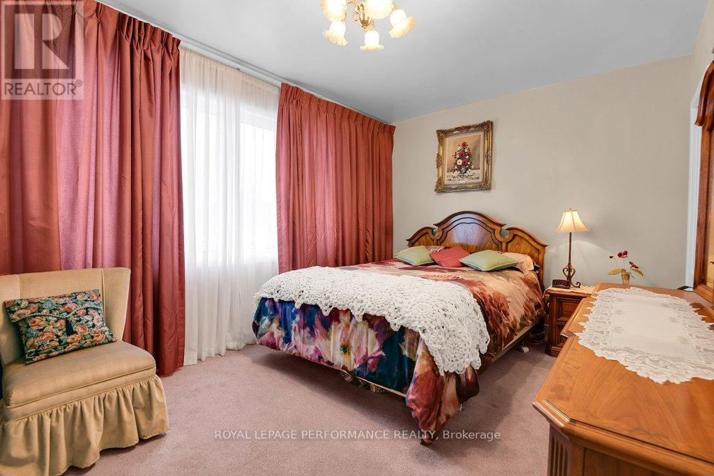 456 Blake Boulevard, Ottawa, Ontario  K1K 1B1 - Photo 11 - X12642156