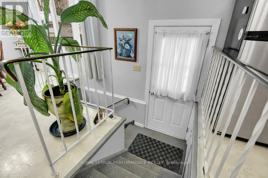 456 Blake Boulevard, Ottawa, Ontario  K1K 1B1 - Photo 14 - X12642156