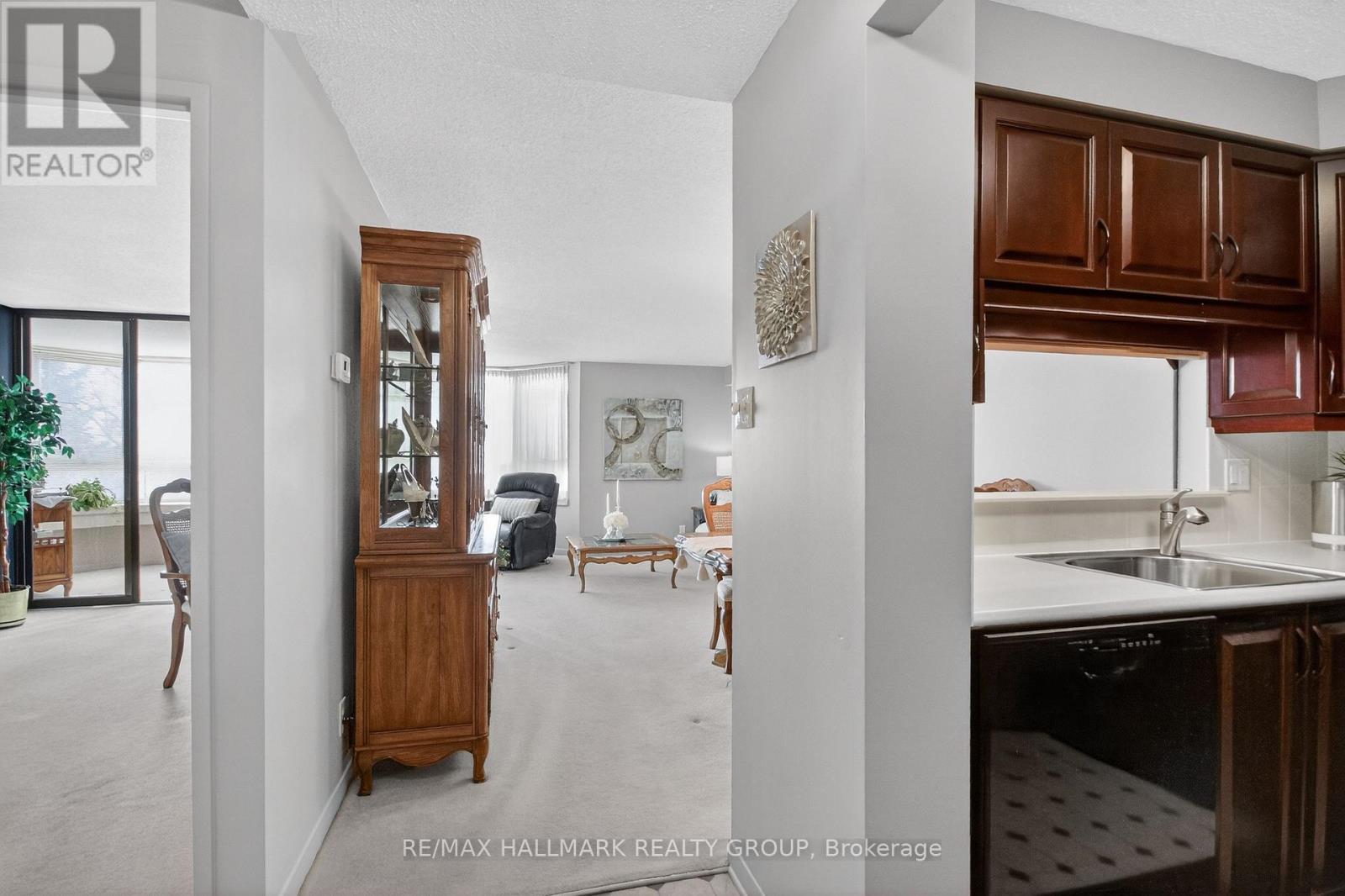 617 - 80 Sandcastle Drive, Ottawa, Ontario  K2H 9E7 - Photo 8 - X12642162