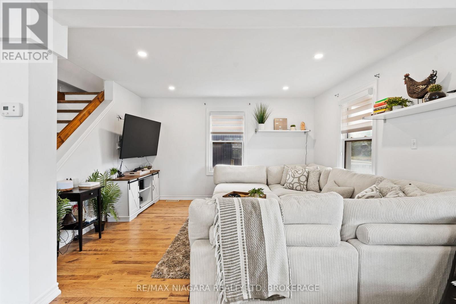 5690 Highland Avenue, Niagara Falls, Ontario  L2G 4X3 - Photo 6 - X12642144