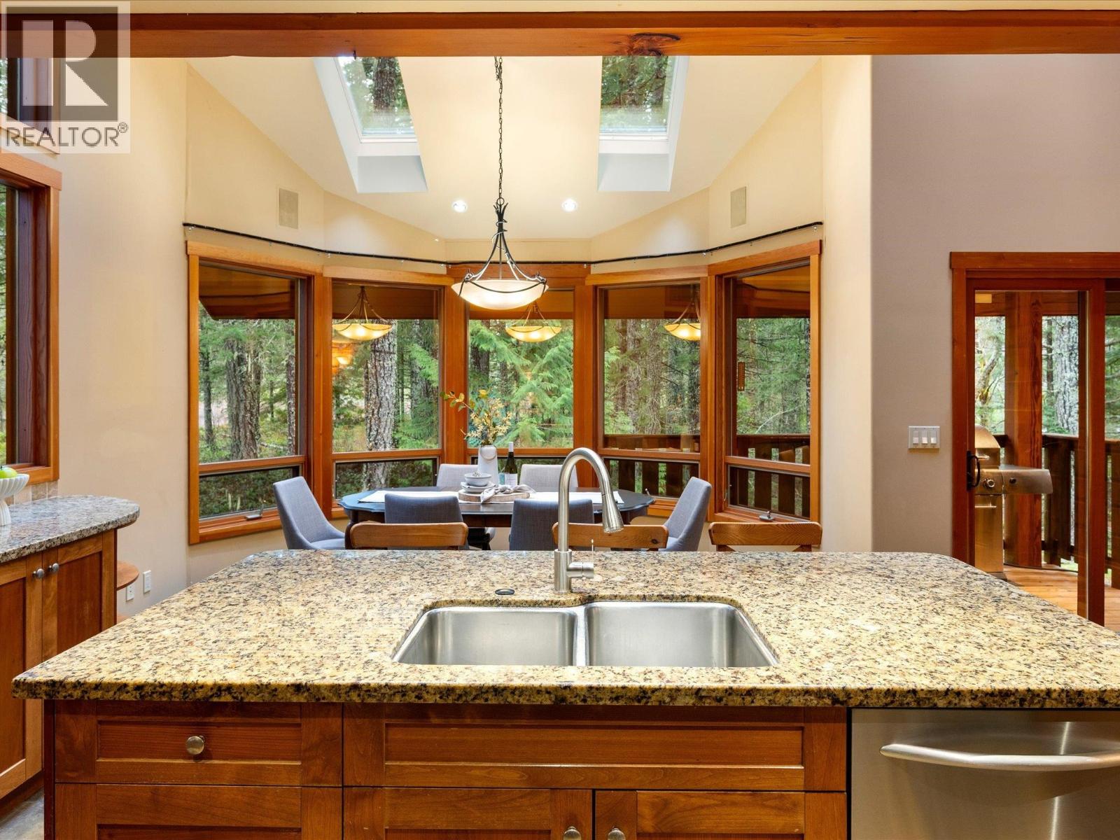 74 Black Tusk Drive, Whistler, British Columbia  V8E 0A1 - Photo 5 - R3074171