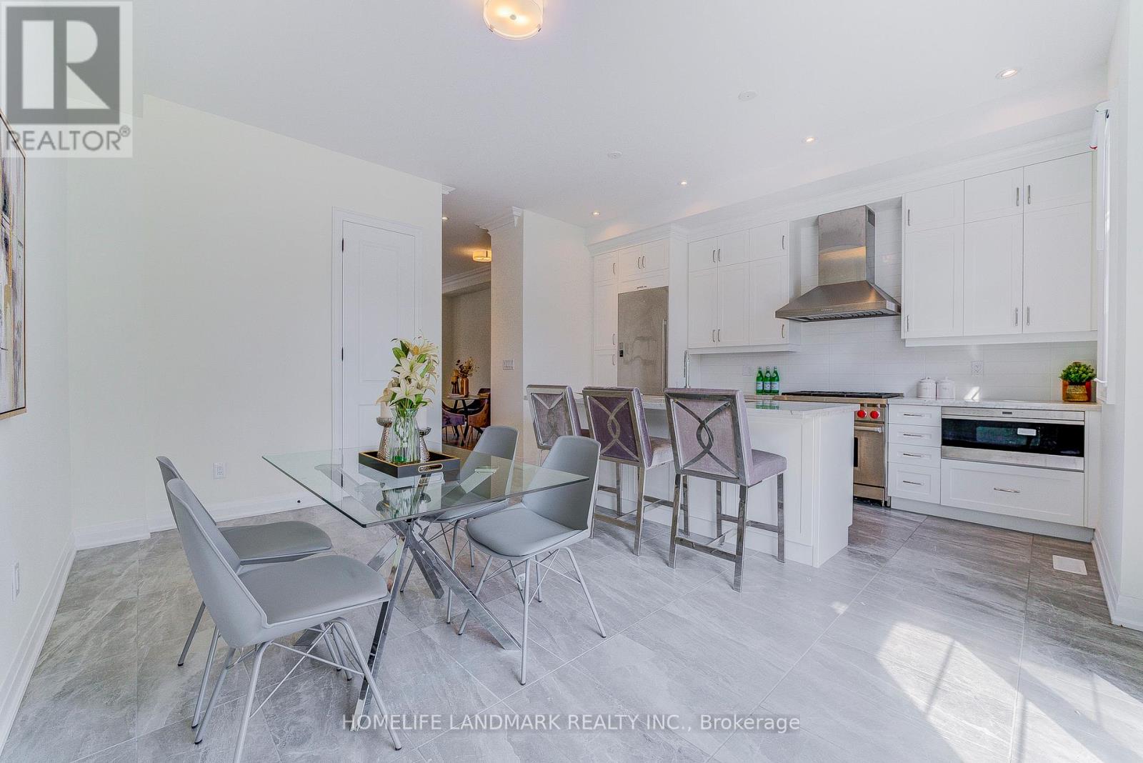 4199 Major Mackenzie Drive, Markham, Ontario  L6C 1K4 - Photo 7 - N12642126