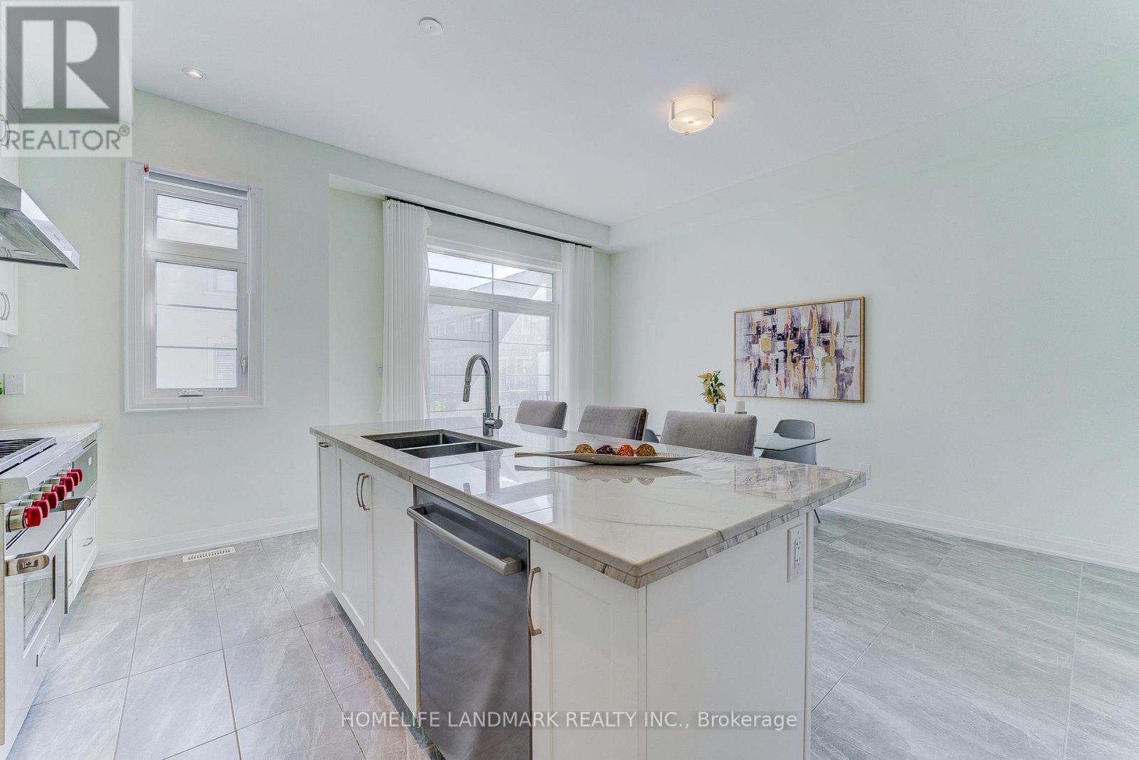 4199 Major Mackenzie Drive, Markham, Ontario  L6C 1K4 - Photo 8 - N12642126