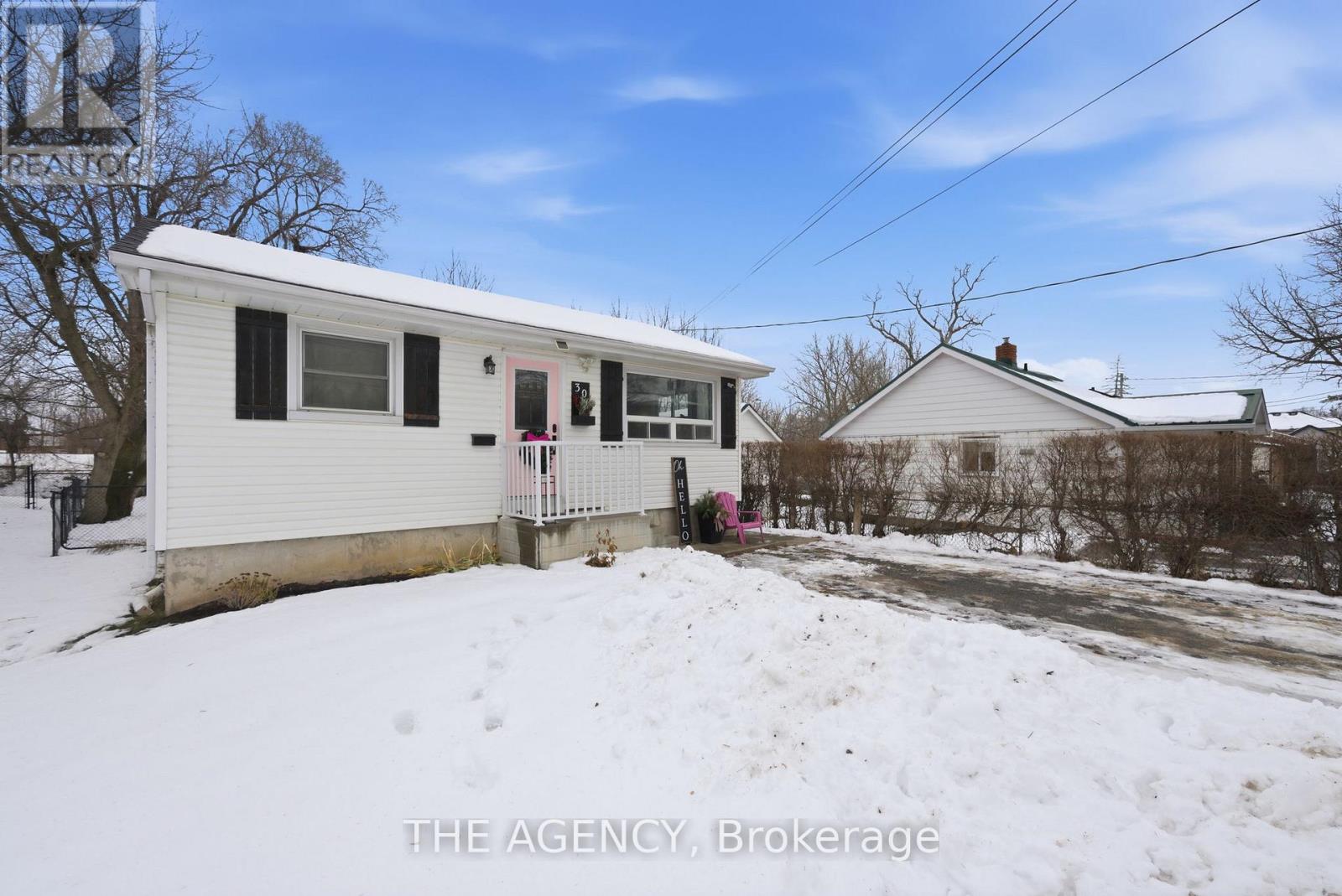 30 Elmer Street, Belleville, Ontario  K8P 1Z7 - Photo 3 - X12642164