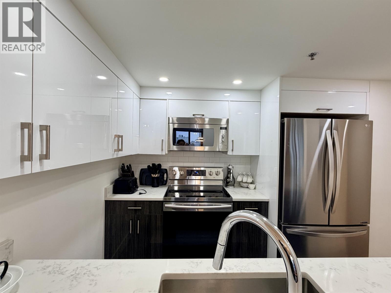 238 Alvin Narod Mews, Vancouver, British Columbia  V6B 5Z3 - Photo 6 - R3068569