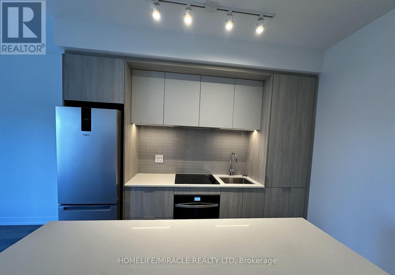 2701 - 395 Square One Drive, Mississauga, Ontario  L5B 0P6 - Photo 5 - W12641892