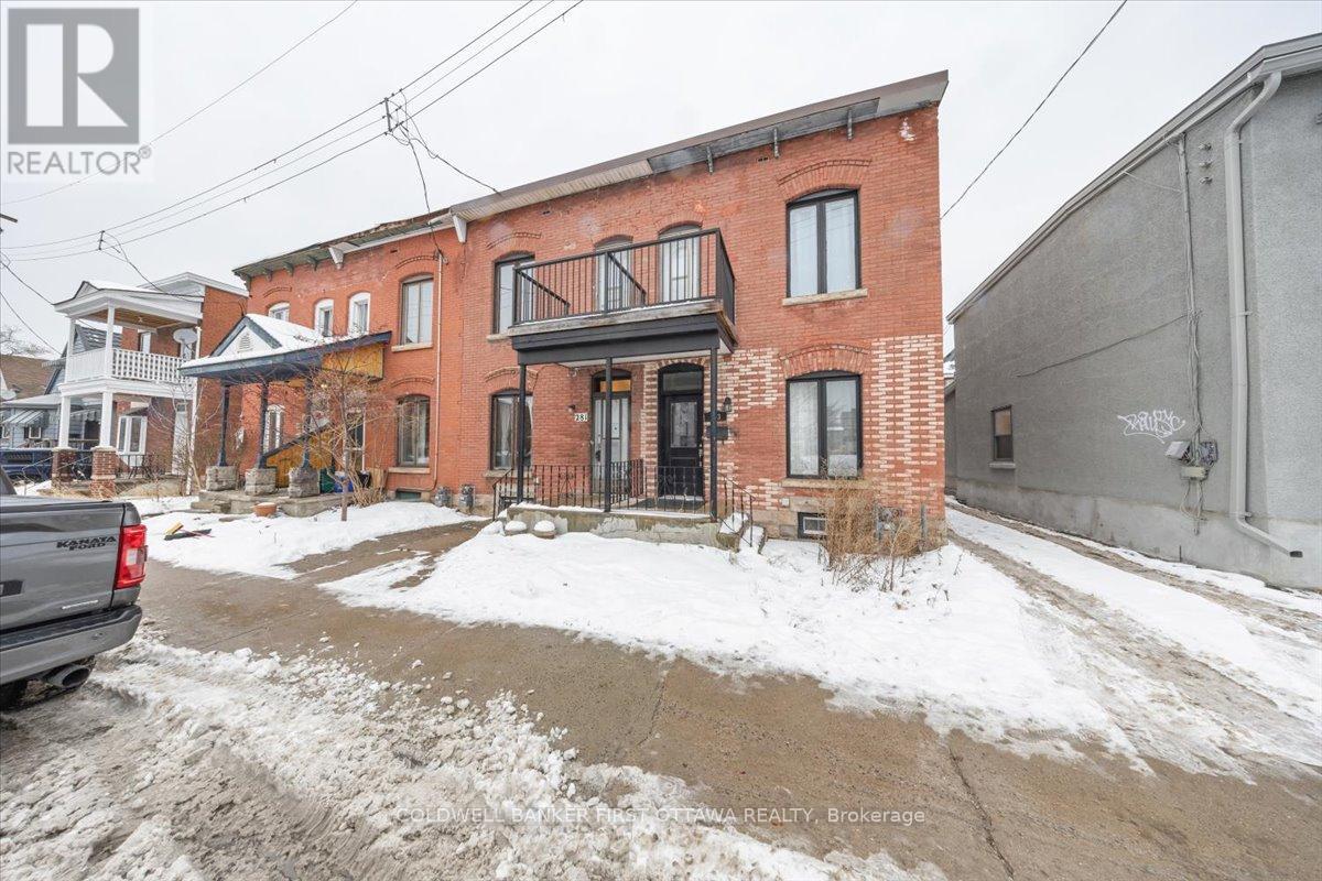 281 Cambridge Street N, Ottawa, Ontario  K1R 7B1 - Photo 2 - X12642208