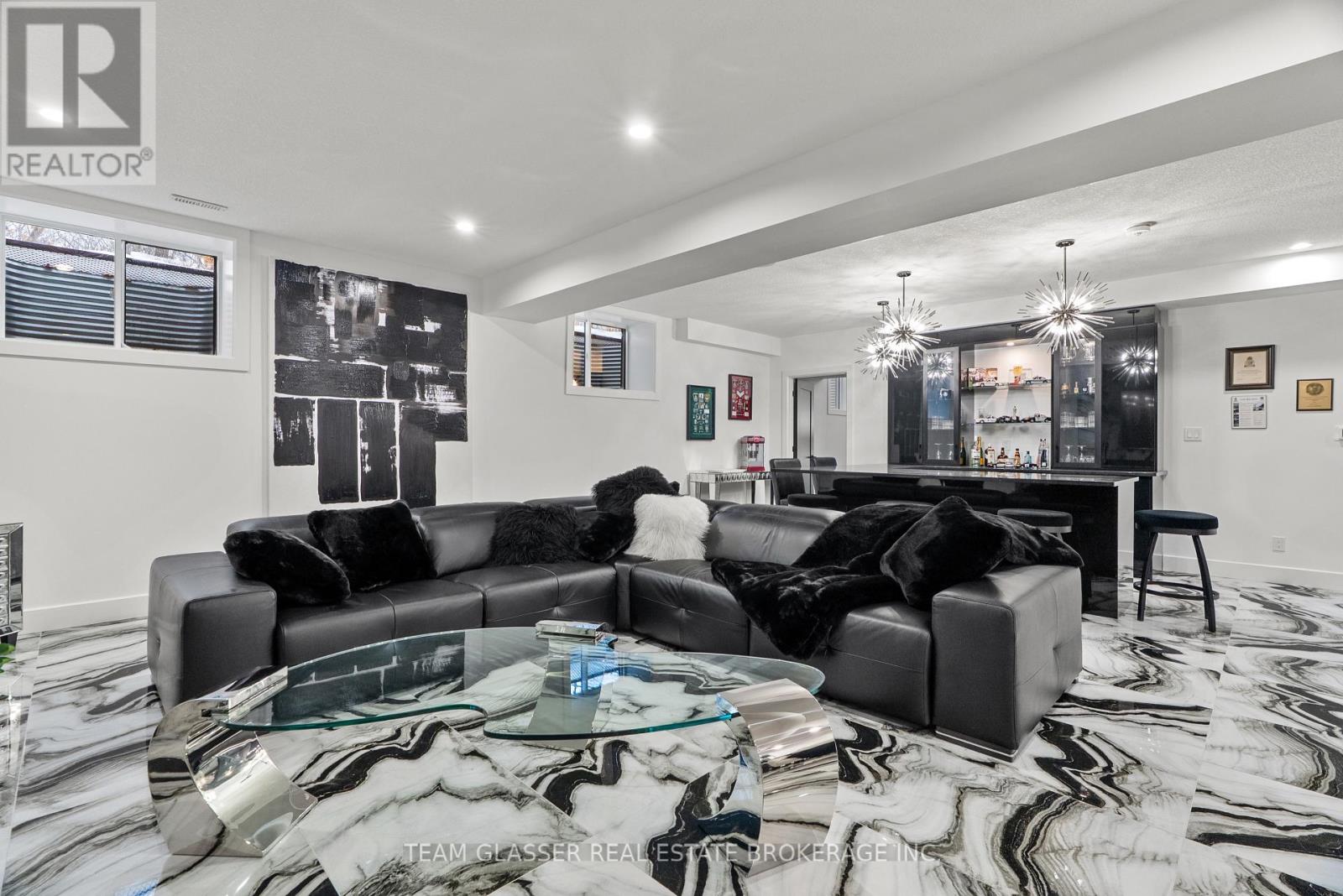 10143 Pinery Bluffs Road, Lambton Shores, Ontario  N0M 1T0 - Photo 33 - X12641572