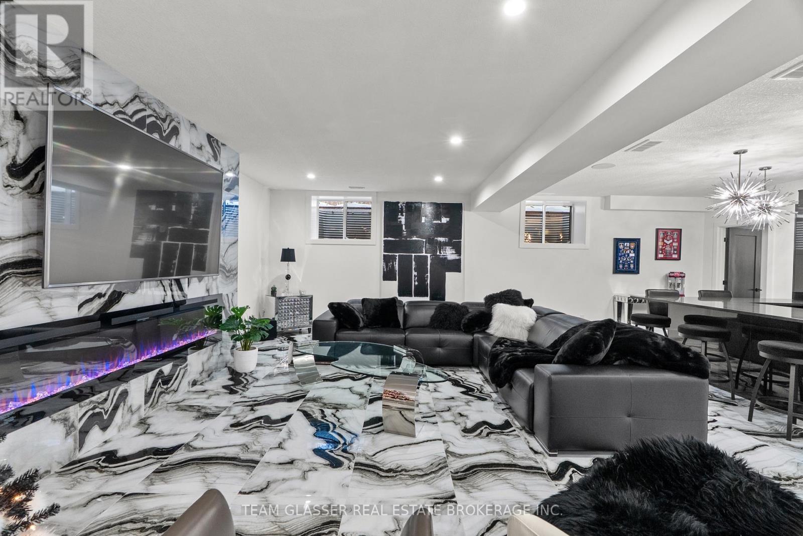 10143 Pinery Bluffs Road, Lambton Shores, Ontario  N0M 1T0 - Photo 32 - X12641572