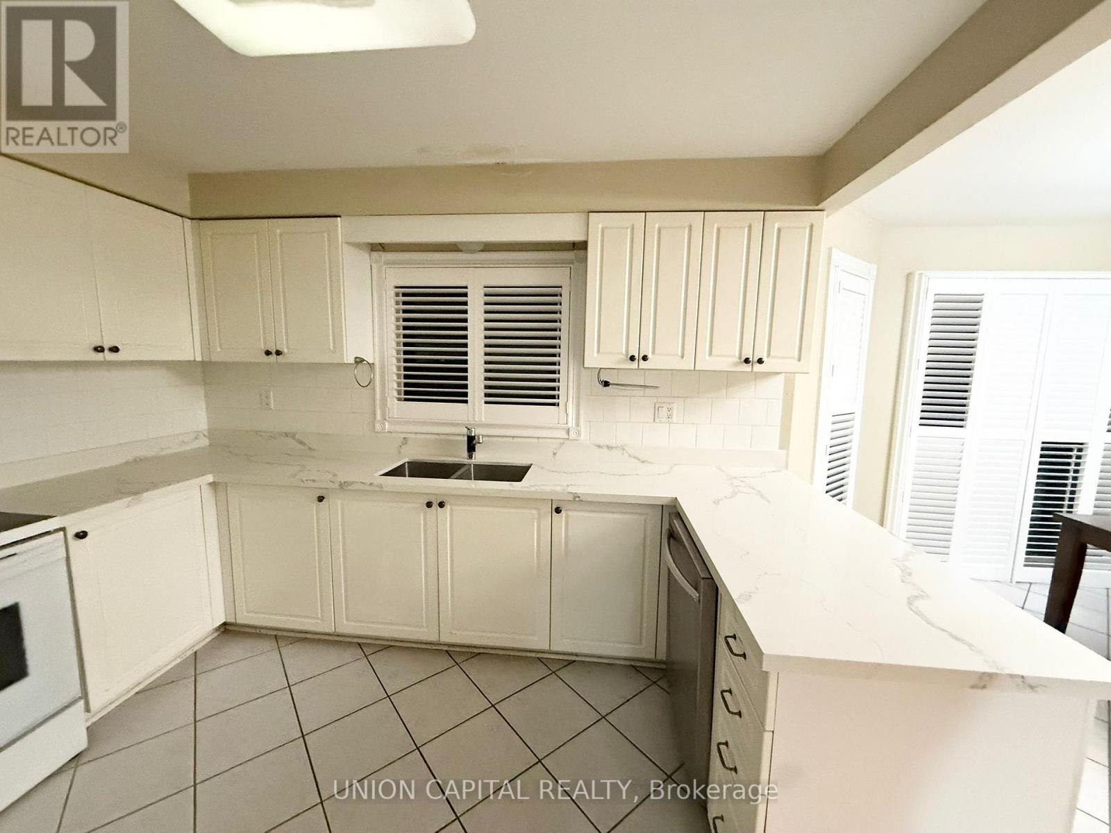 51 Kimbark Crescent, Markham, Ontario  L3R 8P5 - Photo 5 - N12642212