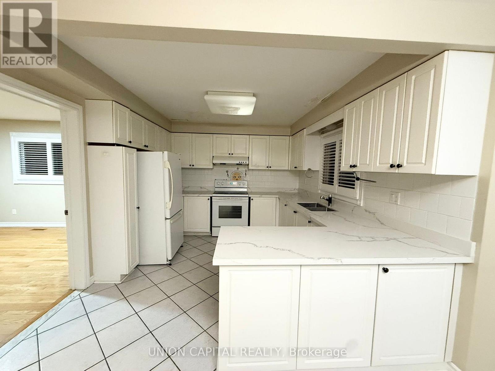 51 Kimbark Crescent, Markham, Ontario  L3R 8P5 - Photo 9 - N12642212