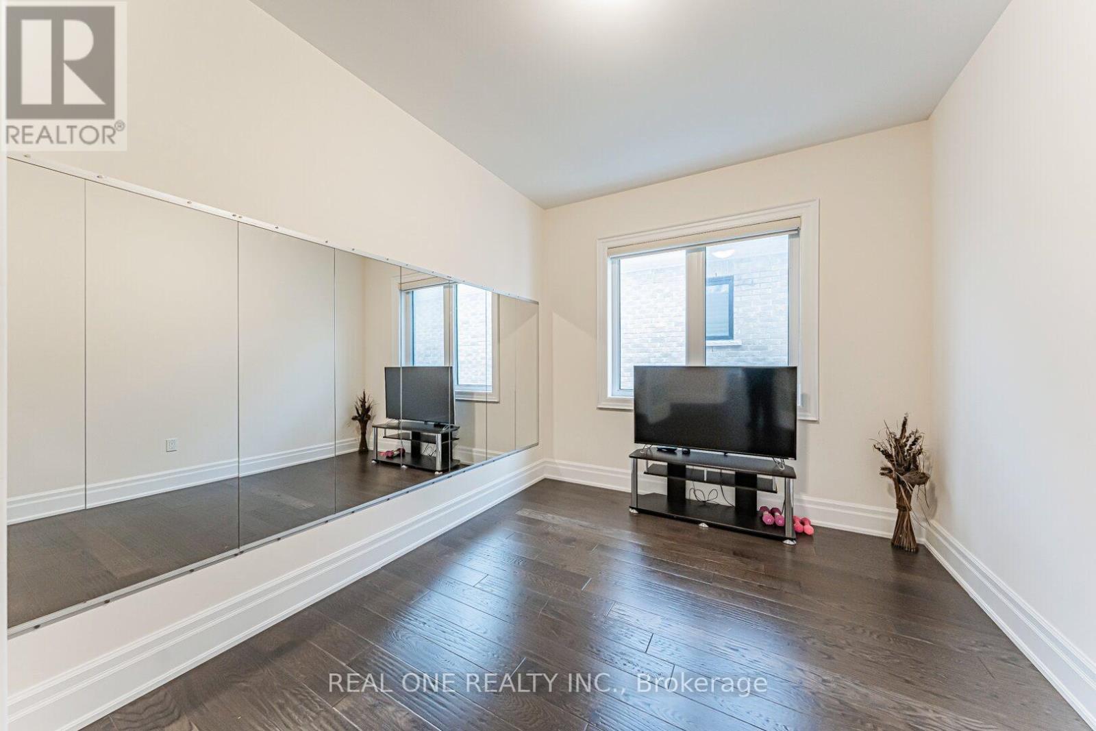 45 Shining Willow Court, Richmond Hill, Ontario  L4C 5N6 - Photo 29 - N12642216