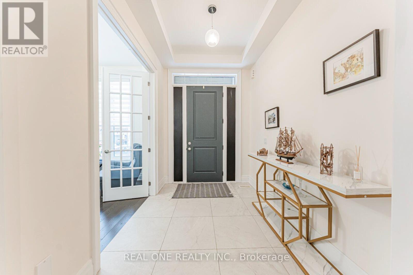 45 Shining Willow Court, Richmond Hill, Ontario  L4C 5N6 - Photo 3 - N12642216